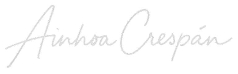 Cursive handwritten signature spelling "Ainhoa Crespán" on a transparent background.